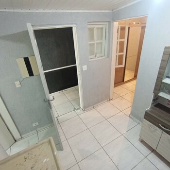 Locação Casa térrea independente R$ 1.300,00 Jardim Satélite 1 dormitório, cozinha, banheiros, 1 vaga de garagem