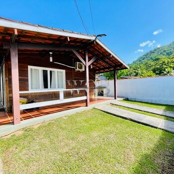 Casa Mobiliada à Venda | 3 Dormitórios | Piscina | Em Ubatuba - SP