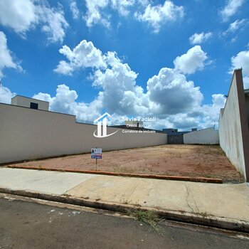 Terreno à venda no Jardim Canadá