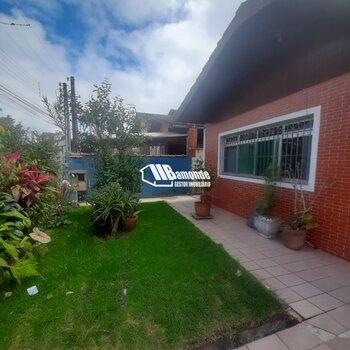 Casa de 3 dormitórios e edícula