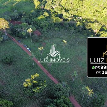 Vendo Sítios 2.2hectares Escriturados Dentro Cidade São Gotardo MG